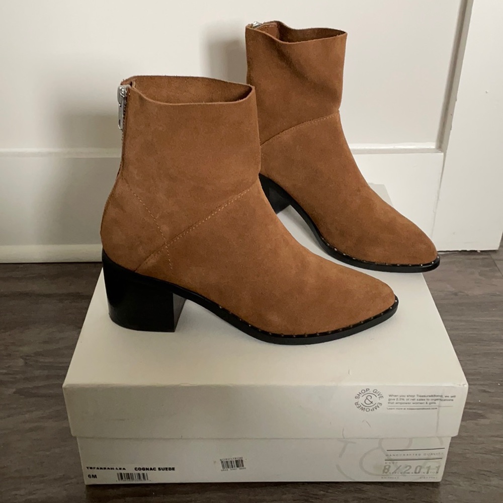 Suede brown booties with heels - treasure & bond